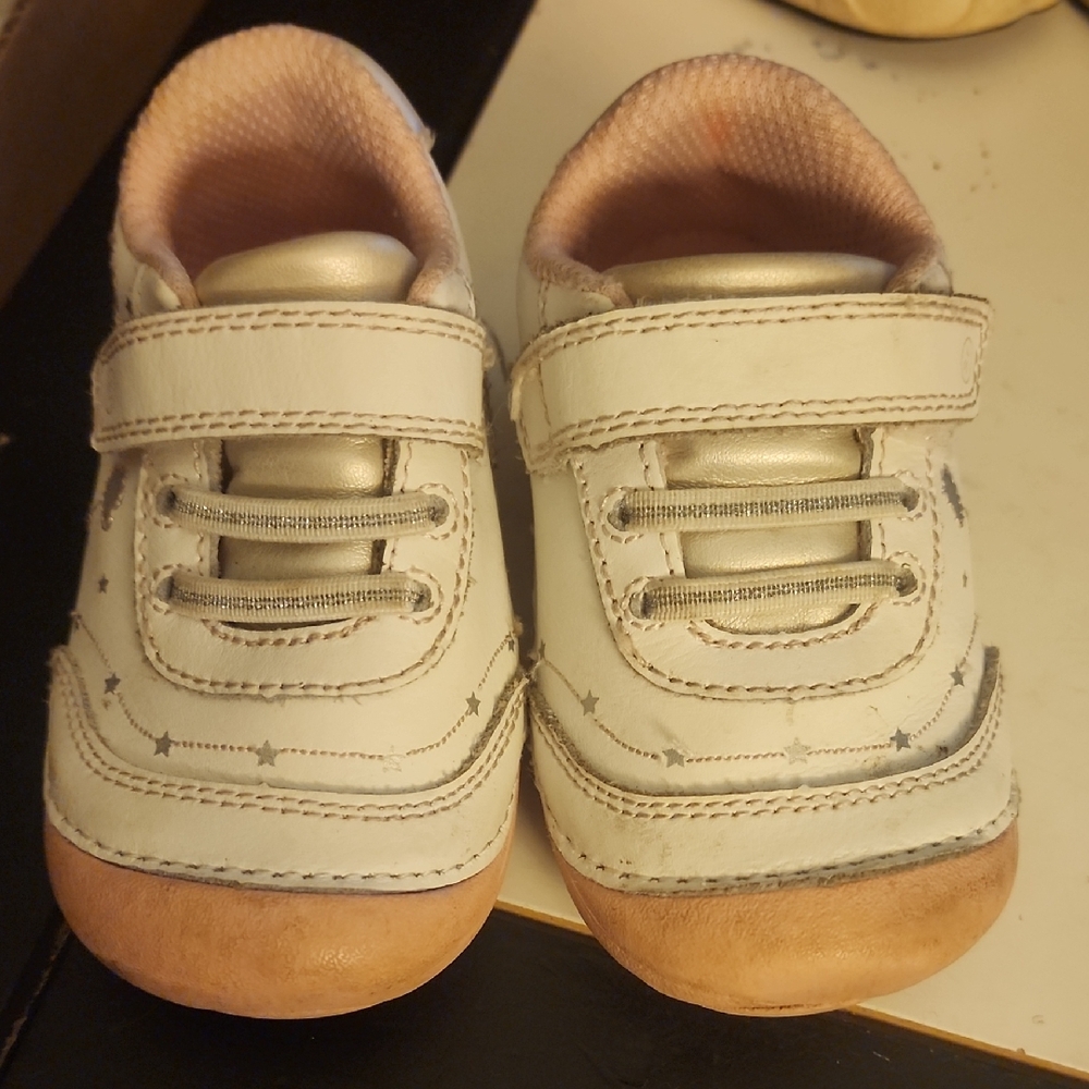 Sz 6M Stride Rite Kids White Leather sneakers